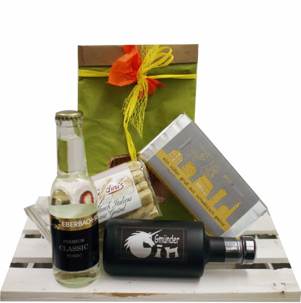 Gin mit Einhorn-Etikett, Stadtschokolade und Knabbergebäck als Geschenk