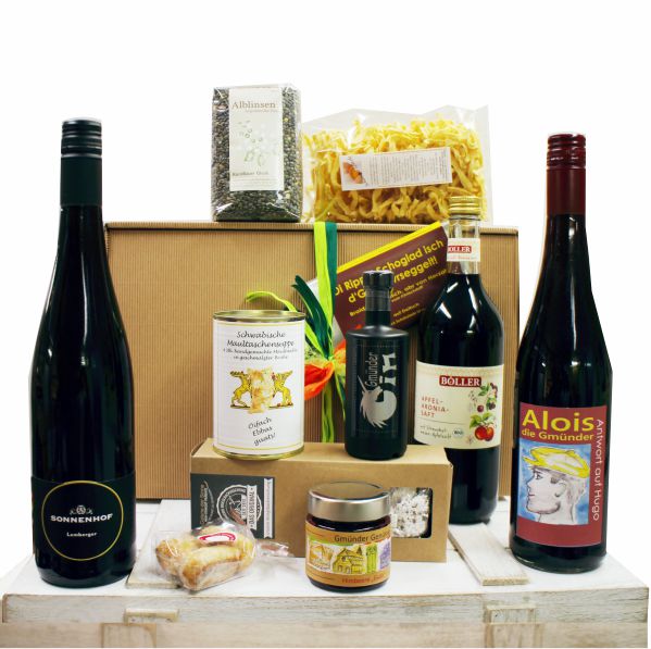 Auswahl an verschiedenen schwäbischen Leckereien als Geschenk verpackt